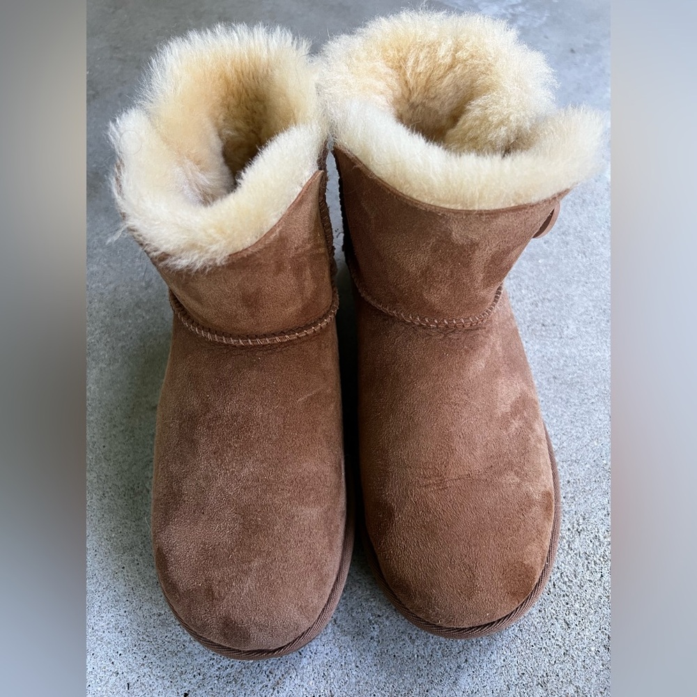 UGG chestnut Bailey Button Boots with Sheepskin Lining